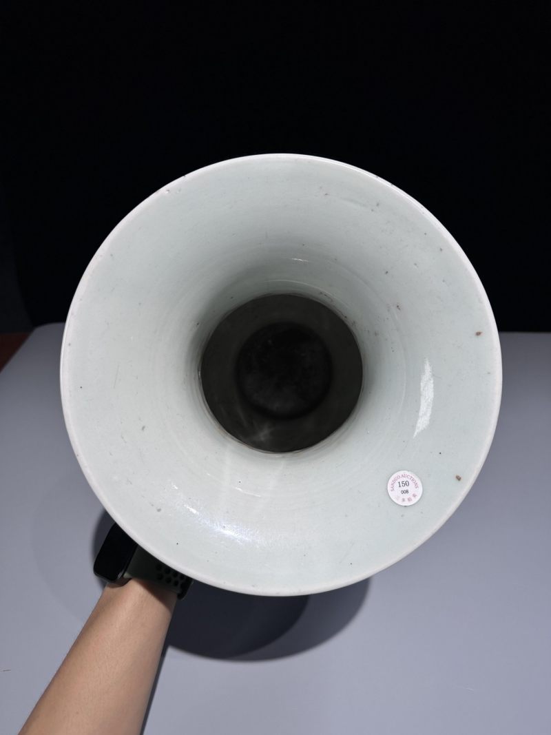    清中期 青花缠枝莲纹喜字纹凤尾尊 - 图3