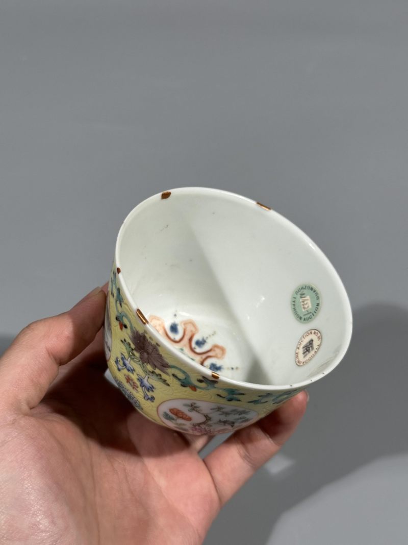    民国 黄地轧道粉彩开光山水纹杯 - 图11