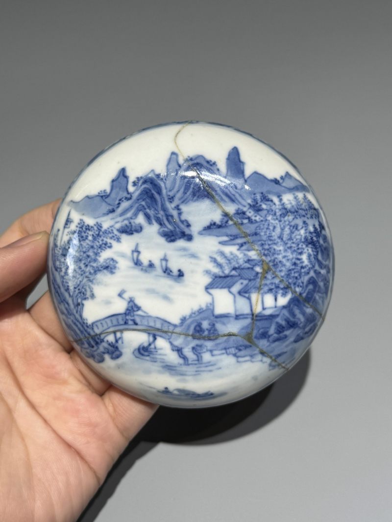    清乾隆 青花山水人物纹印泥盒 - 图11