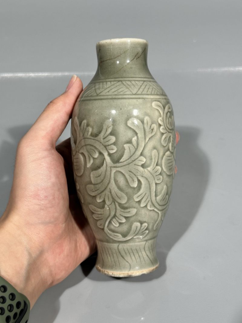    清乾隆 仿龙泉窑模印花卉纹梅瓶 - 图3