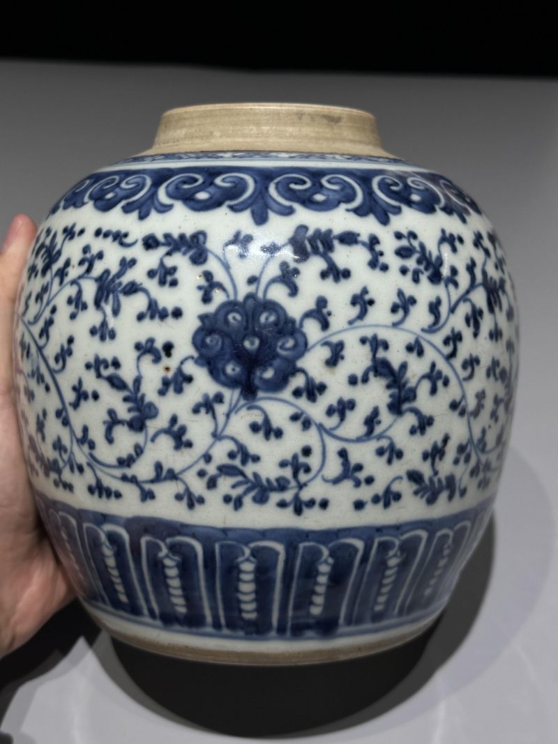    清乾隆 青花缠枝花卉纹罐 - 图7