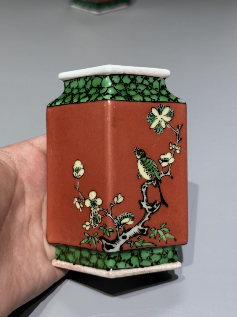    清晚期 粉彩花鸟纹菱形小瓶一对 - 图7