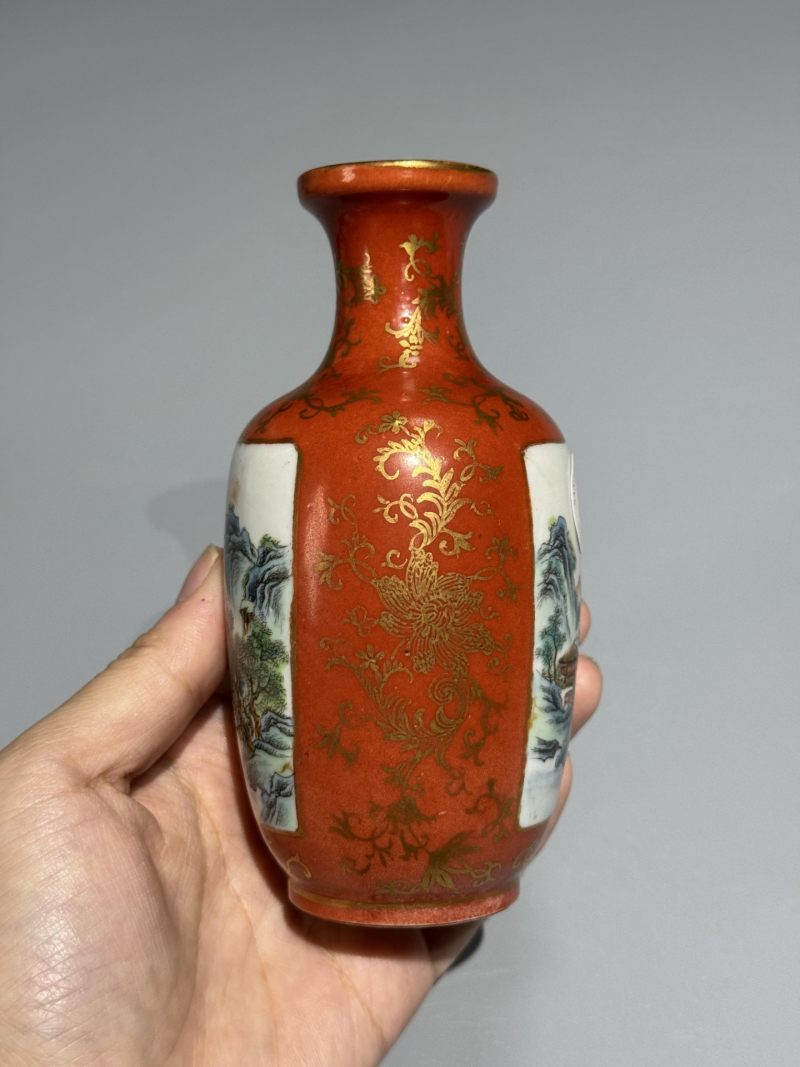    清晚期 珊瑚红地描金开窗粉彩山水纹灯笼瓶 - 图5