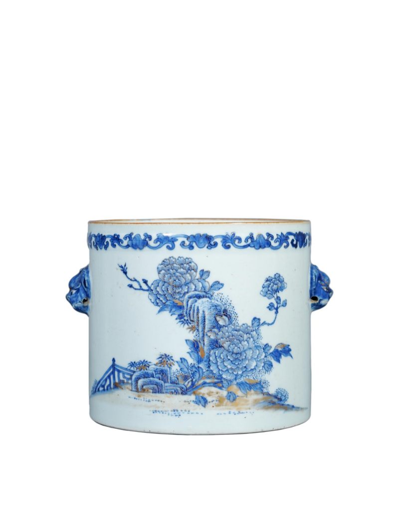   清乾隆 青花描金牡丹纹兽耳笔海 - 图1