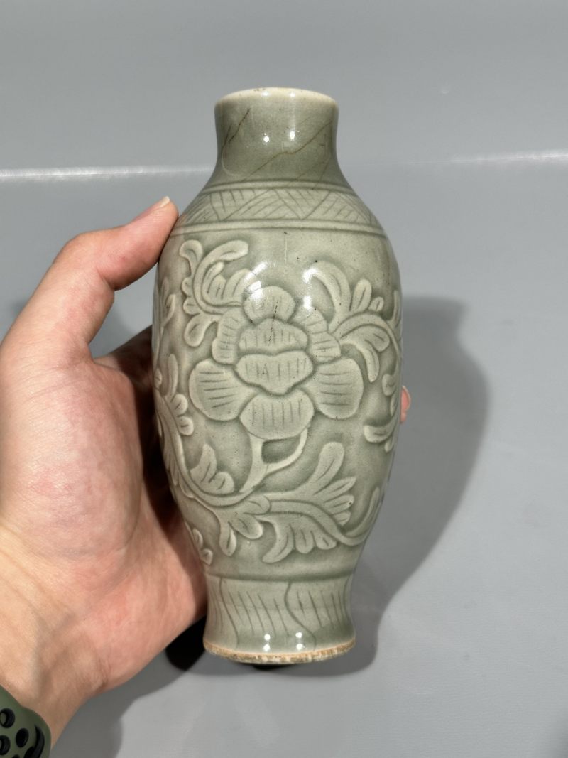    清乾隆 仿龙泉窑模印花卉纹梅瓶 - 图4