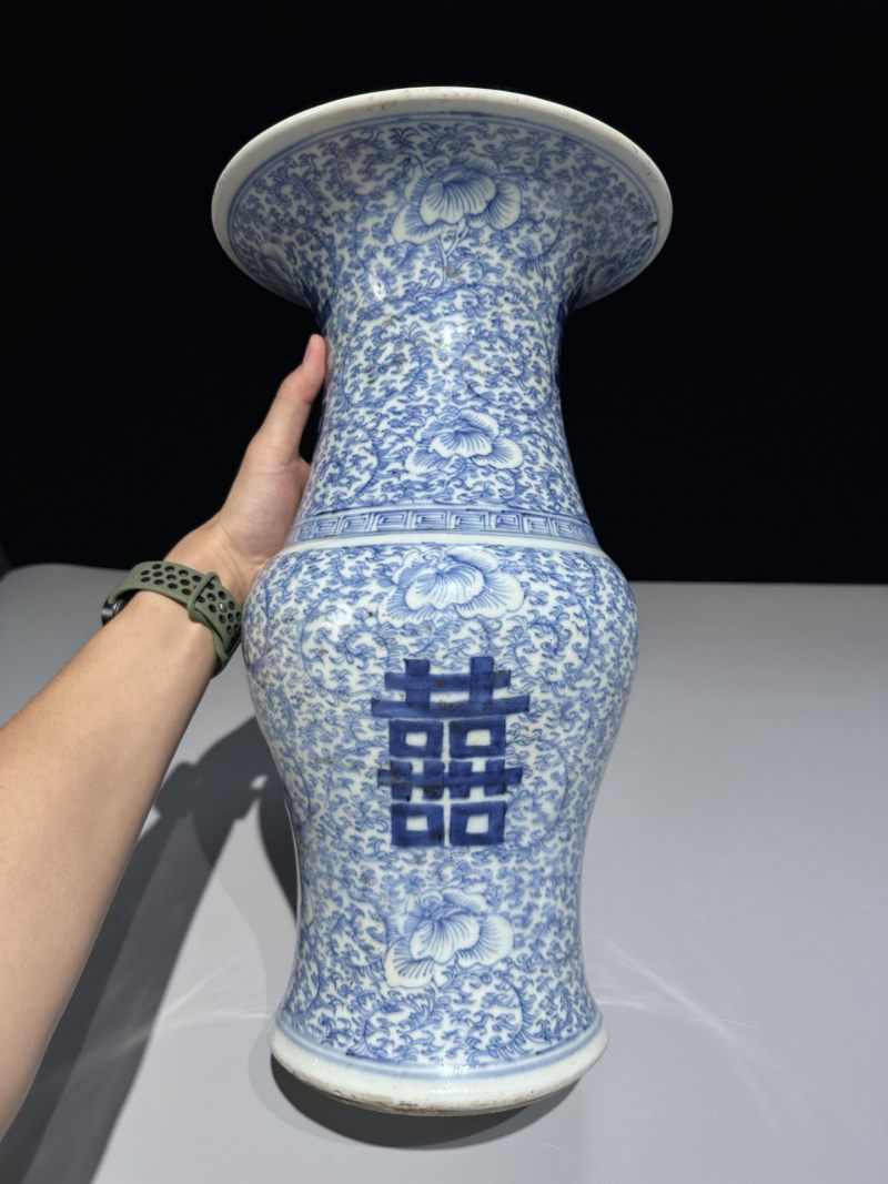    清中期 青花缠枝莲纹喜字纹凤尾尊 - 图6