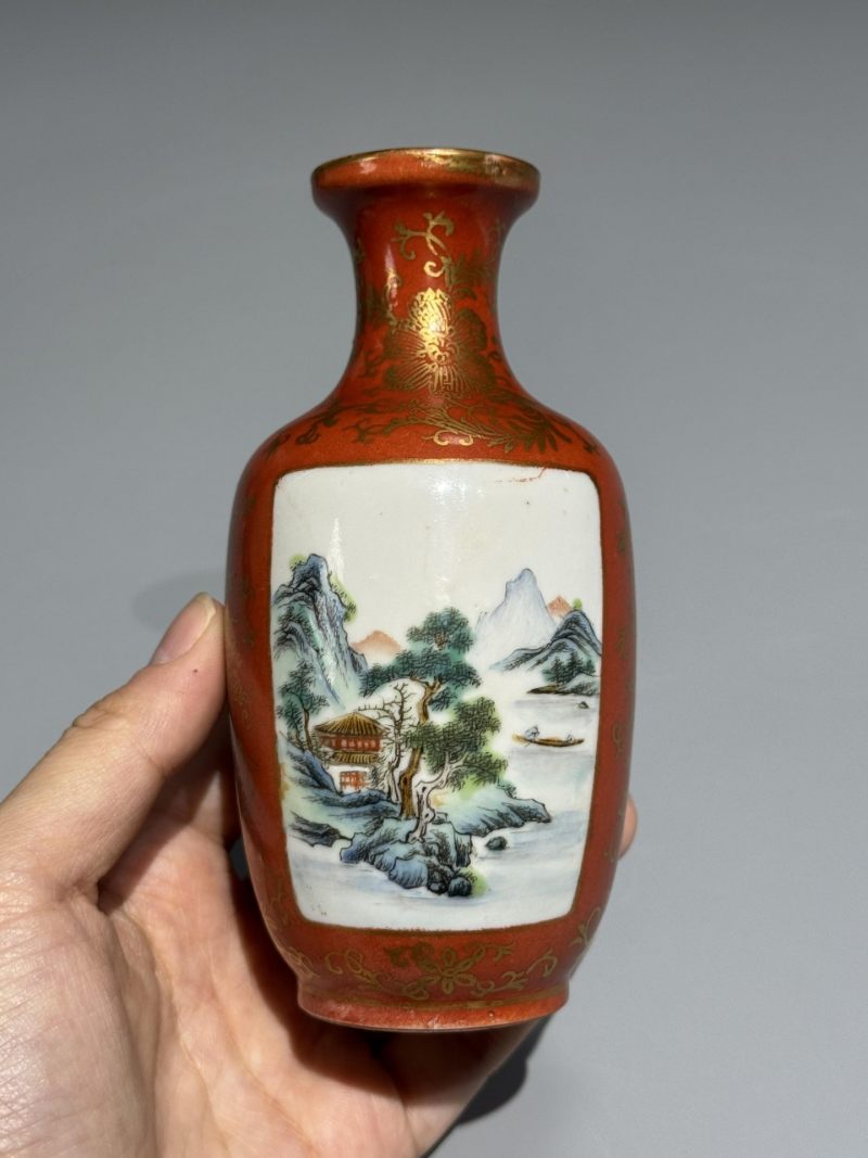    清晚期 珊瑚红地描金开窗粉彩山水纹灯笼瓶 - 图6