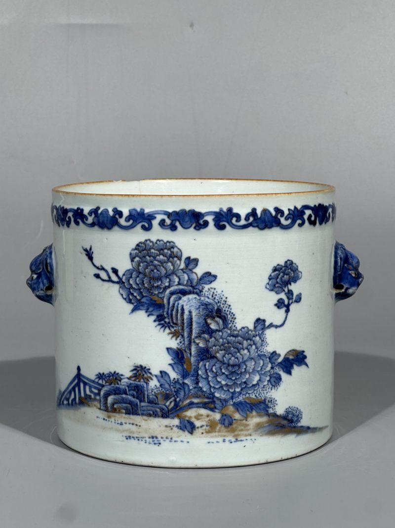    清乾隆 青花描金牡丹纹兽耳笔海 - 图2