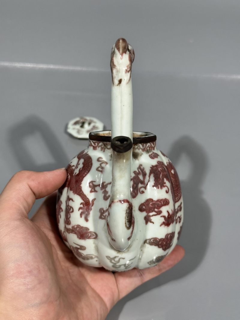    清晚期 釉里红龙纹提梁壶 - 图3