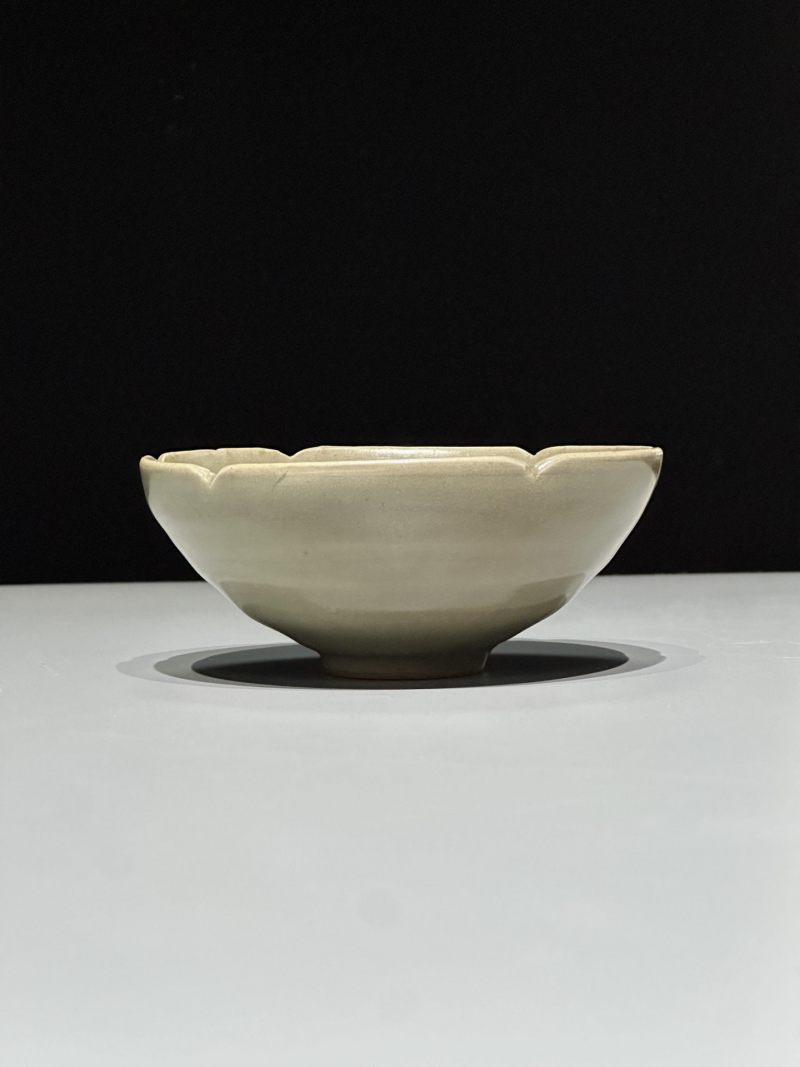    明早期 龙泉窑花口碗 - 图2