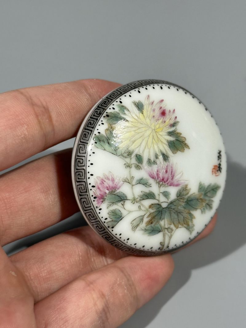    民国 粉彩菊花纹印泥盒 - 图5