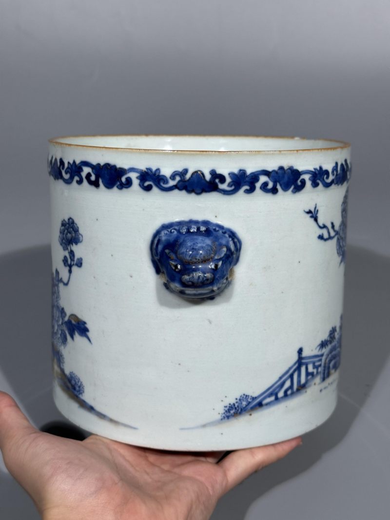    清乾隆 青花描金牡丹纹兽耳笔海 - 图3