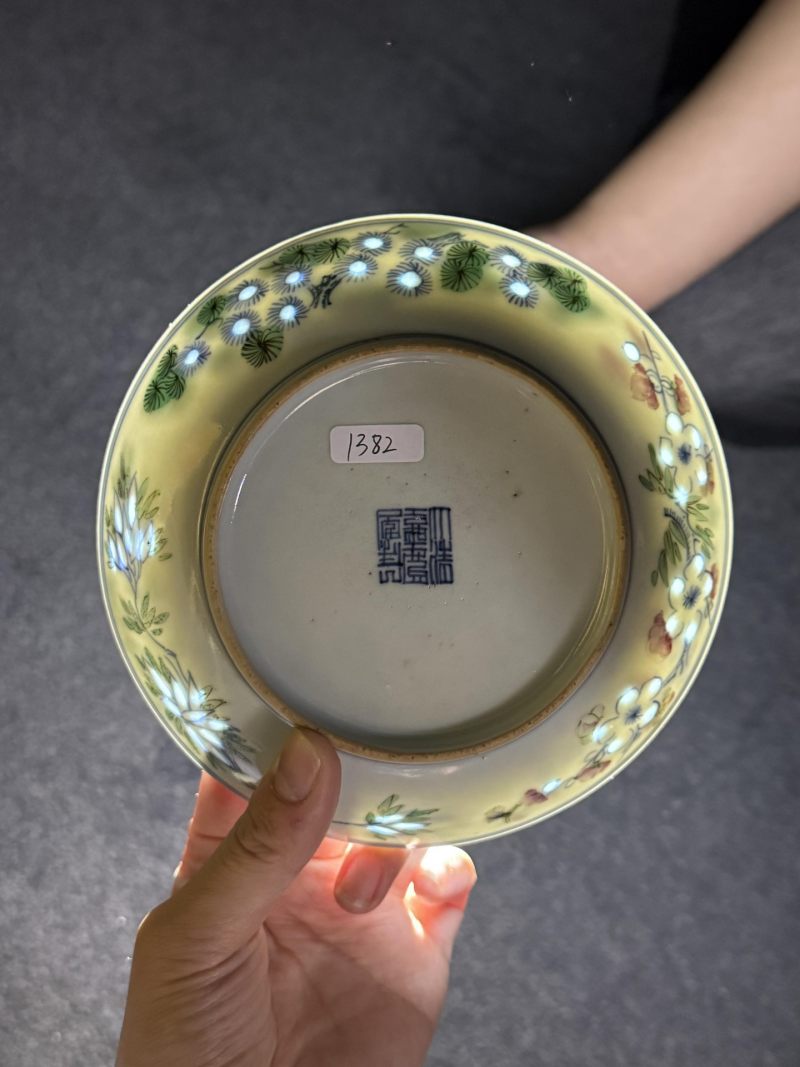    清嘉庆 青花粉彩玲珑瓷岁寒三友盘 - 图4