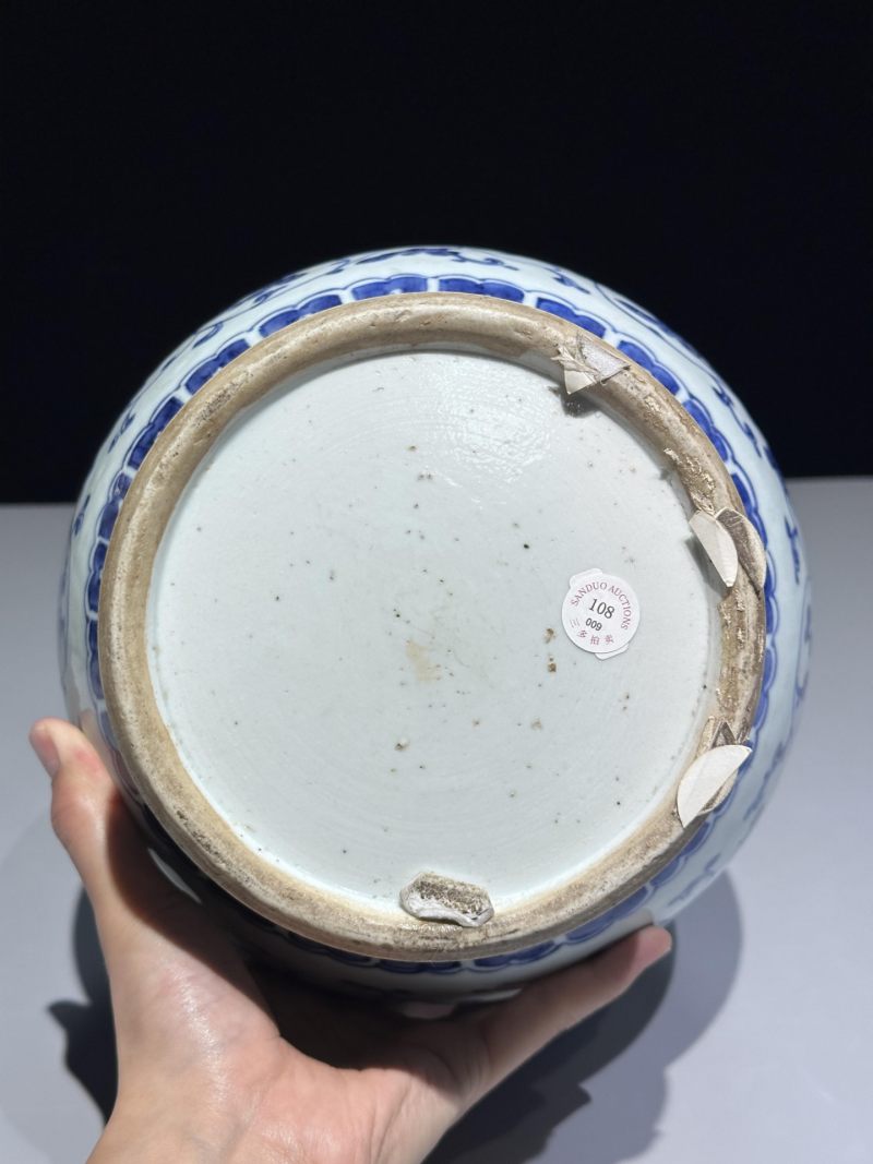    清乾隆 青花缠枝莲纹象耳瓶 - 图4