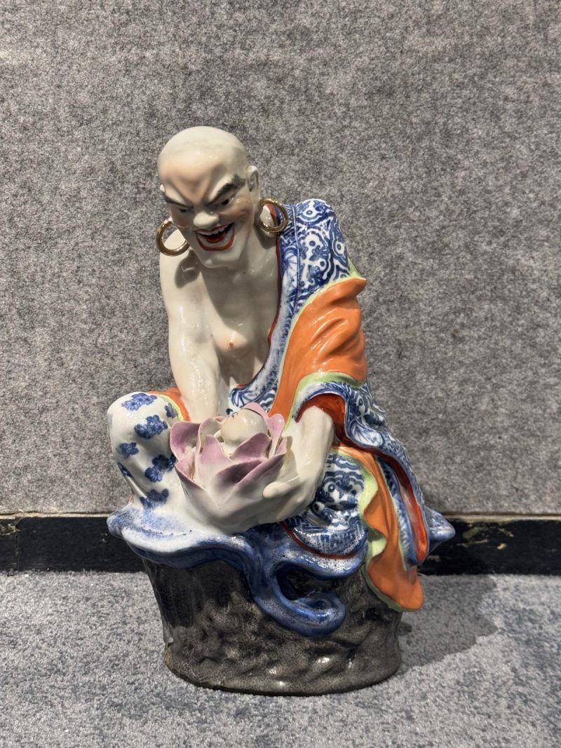    七十年代 青花加彩十八罗汉人物瓷塑 - 图20
