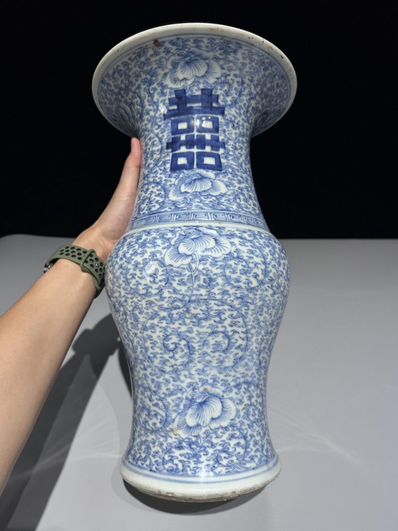    清中期 青花缠枝莲纹喜字纹凤尾尊 - 图7