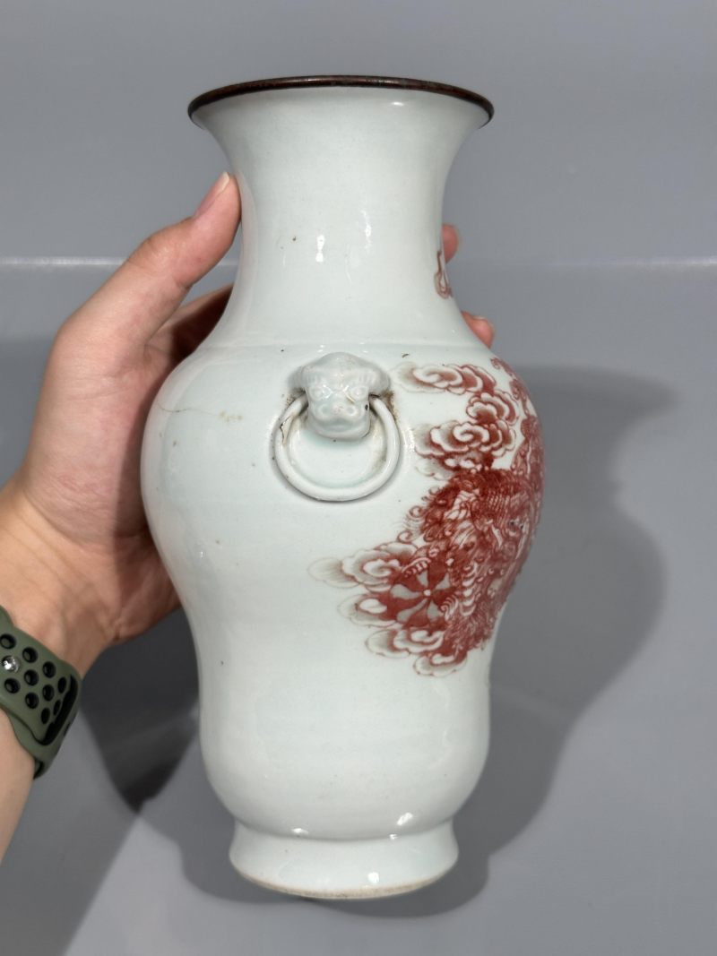    清中期 釉里红狮子纹兽耳瓶 - 图4
