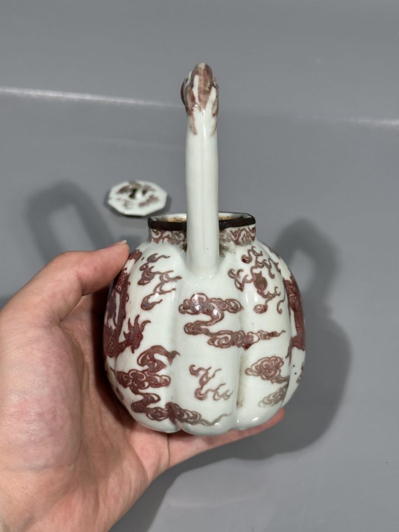    清晚期 釉里红龙纹提梁壶 - 图5