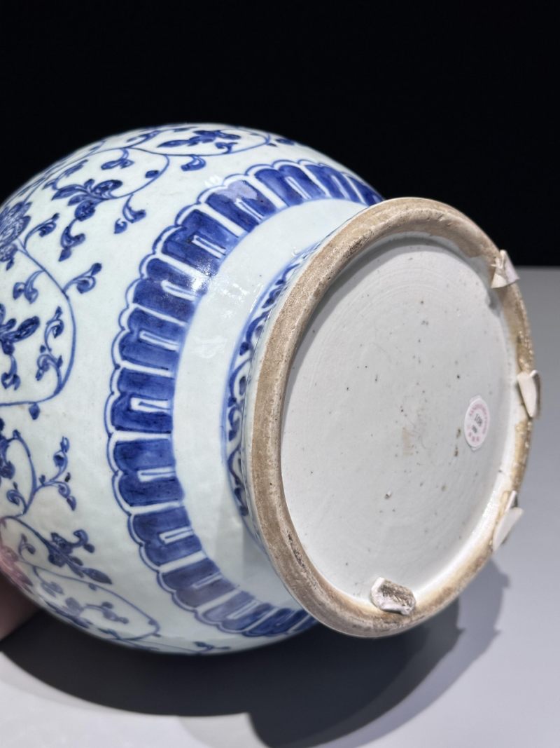    清乾隆 青花缠枝莲纹象耳瓶 - 图5