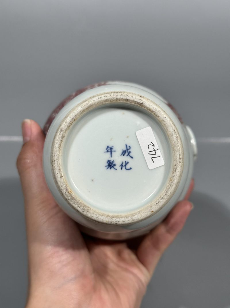    清中期 釉里红狮子纹兽耳瓶 - 图5