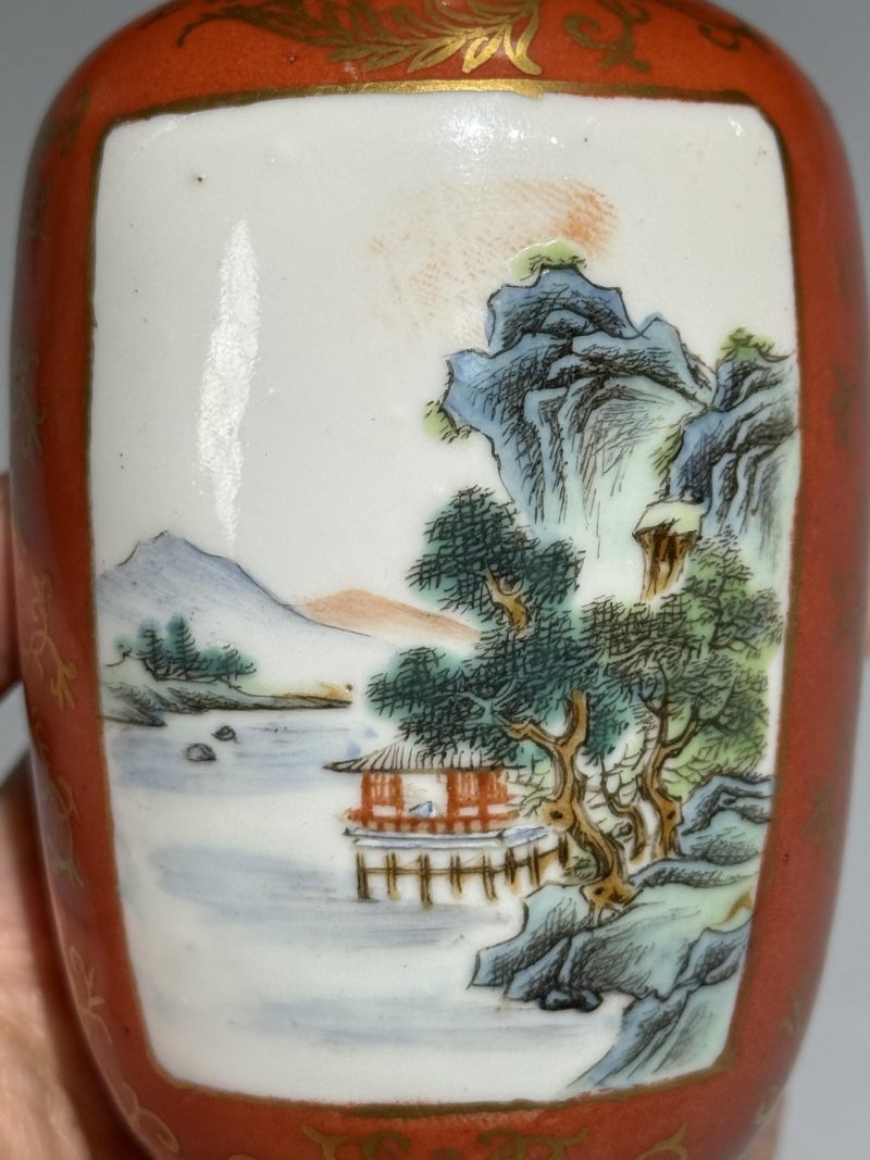    清晚期 珊瑚红地描金开窗粉彩山水纹灯笼瓶 - 图8