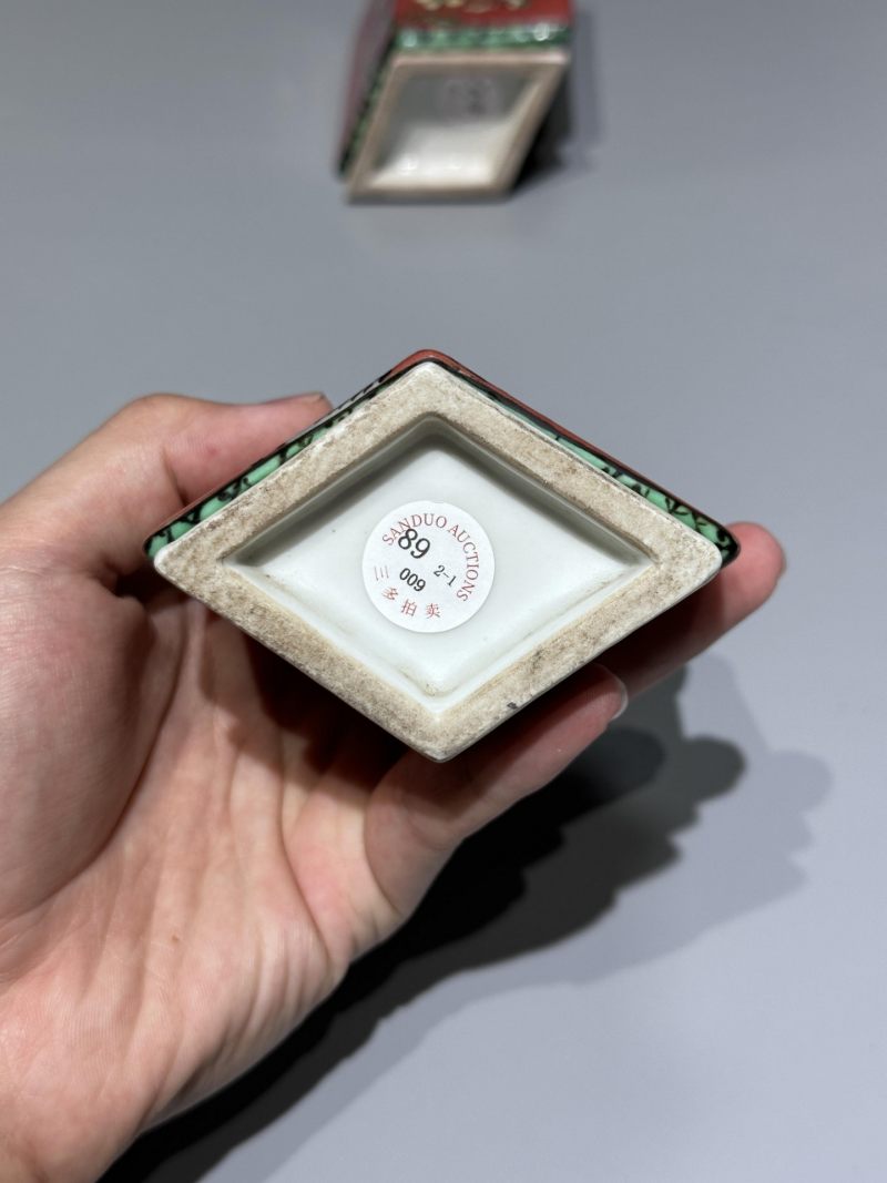    清晚期 粉彩花鸟纹菱形小瓶一对 - 图11