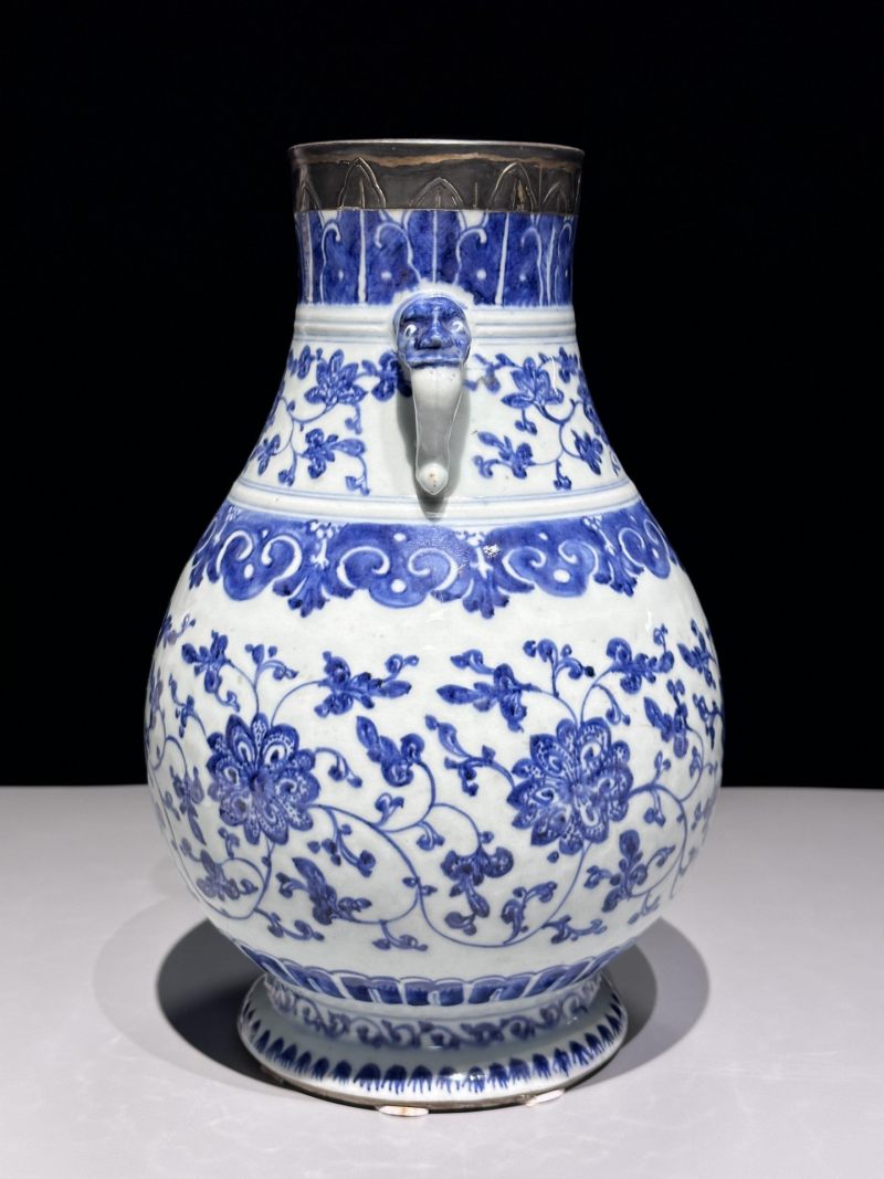    清乾隆 青花缠枝莲纹象耳瓶 - 图7