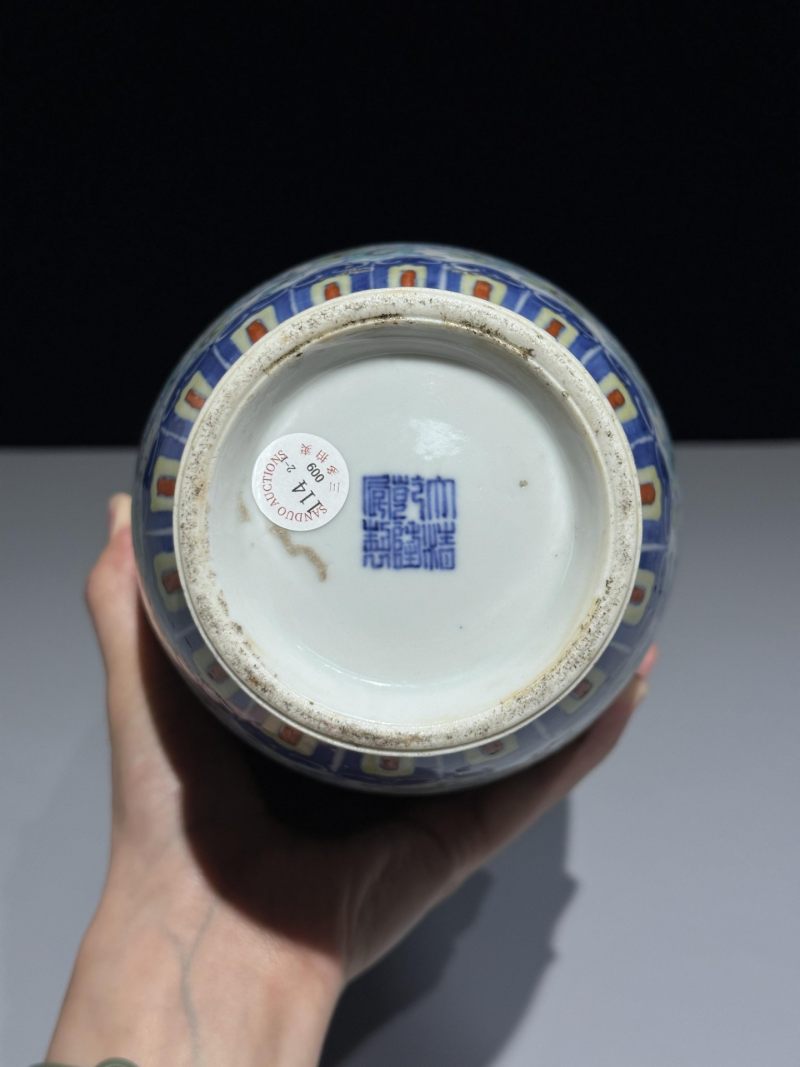    清晚期 斗彩花卉纹瓶一对 - 图5