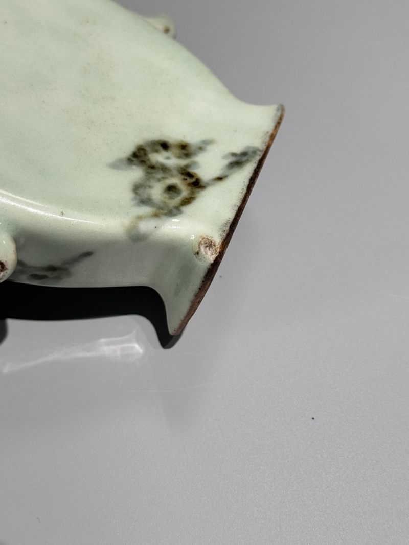    清乾隆 豆青釉青花诗文如意耳璧瓶 - 图16