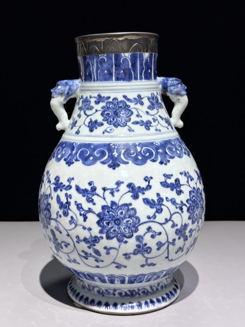    清乾隆 青花缠枝莲纹象耳瓶 - 图8