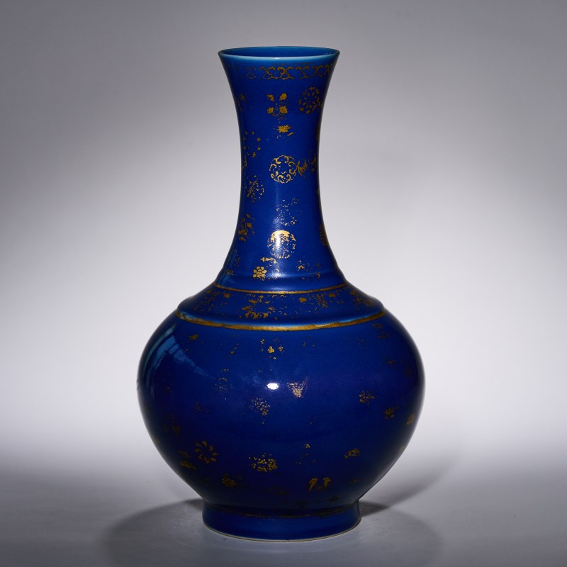 清光绪 霁蓝描金皮球花纹玉堂春瓶 - 图2