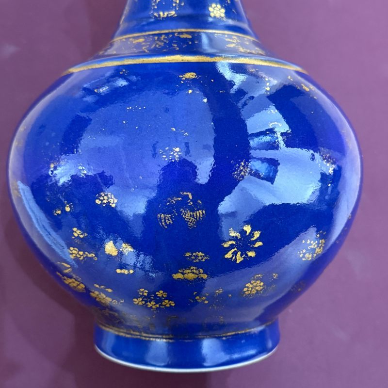 清光绪 霁蓝描金皮球花纹玉堂春瓶 - 图5