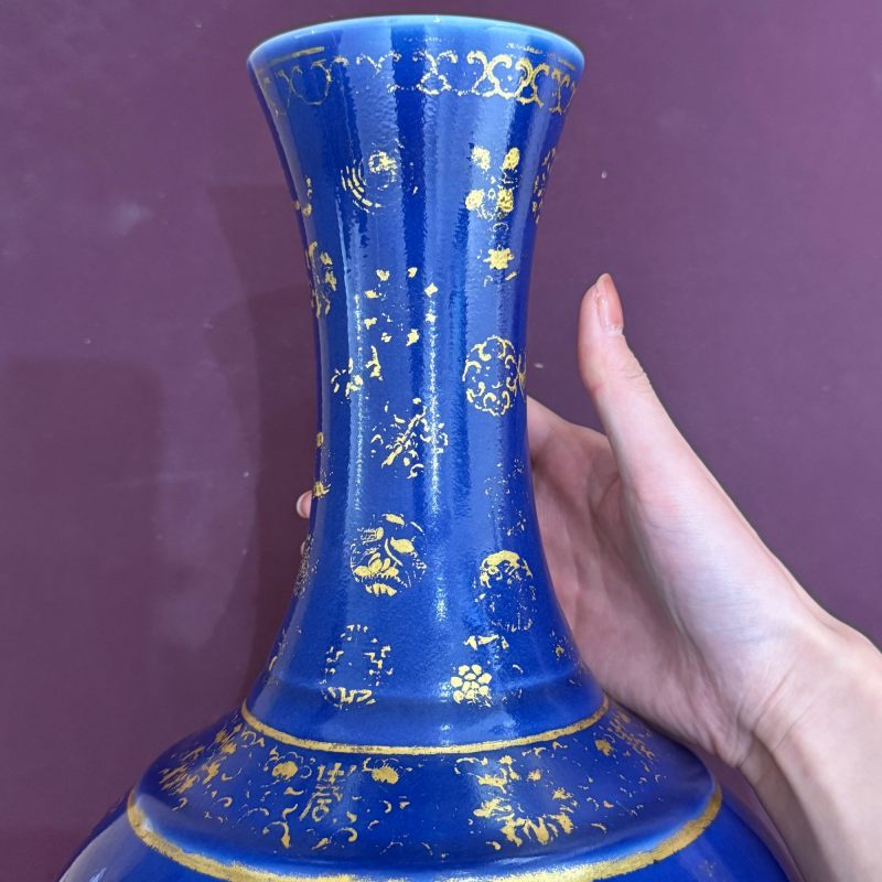 清光绪 霁蓝描金皮球花纹玉堂春瓶 - 图6