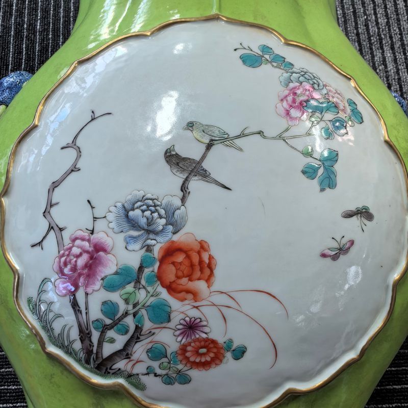 清晚期 苹果绿地粉彩开窗花鸟纹海棠尊 - 图9