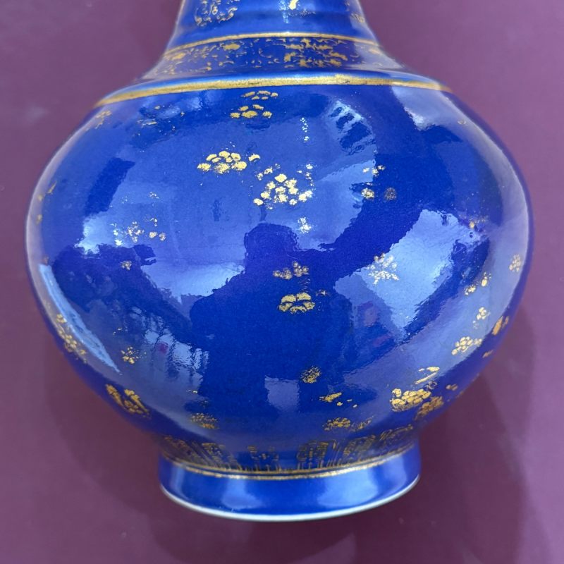 清光绪 霁蓝描金皮球花纹玉堂春瓶 - 图7