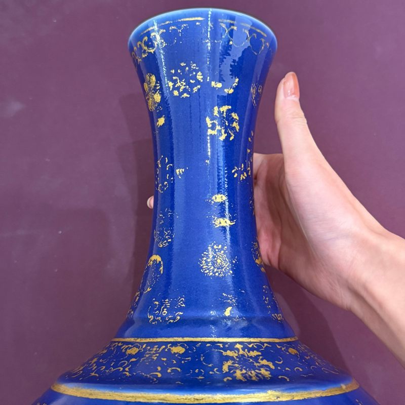 清光绪 霁蓝描金皮球花纹玉堂春瓶 - 图8