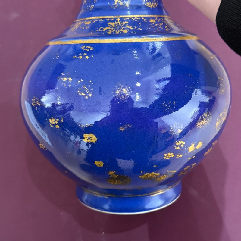 清光绪 霁蓝描金皮球花纹玉堂春瓶 - 图11