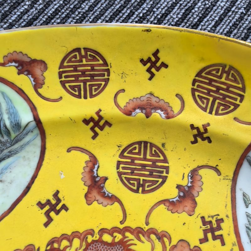 清晚期 黄地矾红万福团龙团寿开窗渔樵耕读盘 - 图10