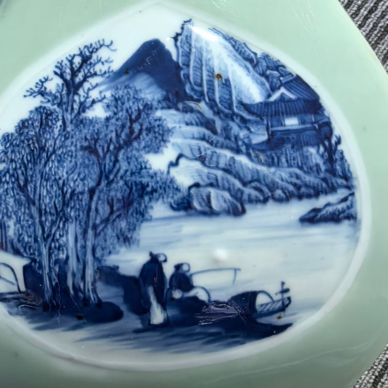 清乾隆 豆青釉开窗青花山水人物纹贯耳瓶 - 图8