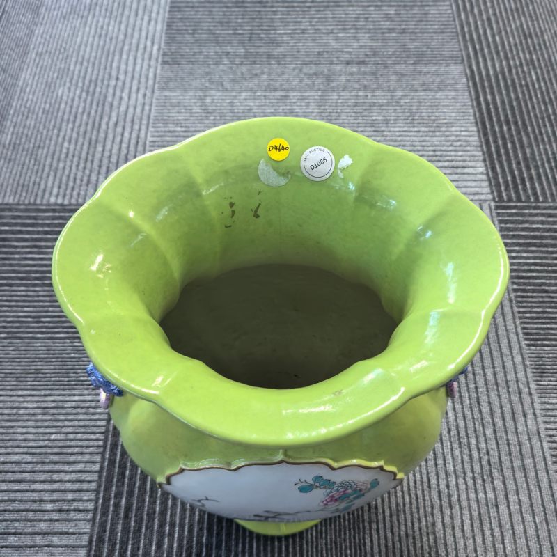 清晚期 苹果绿地粉彩开窗花鸟纹海棠尊 - 图6