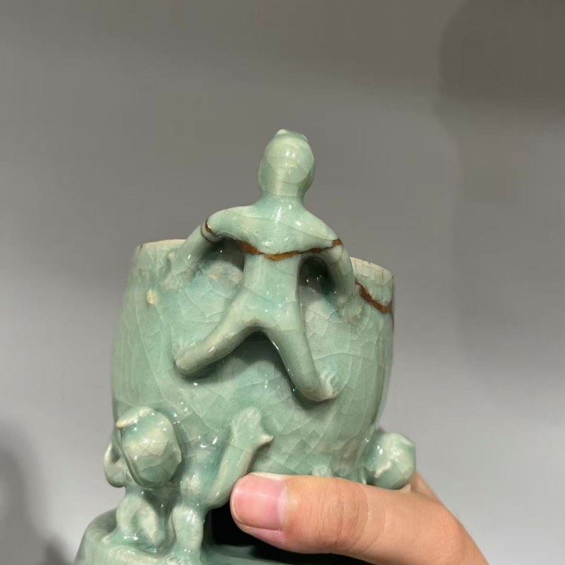 明代 龙泉窑人物鼓钉香薰 - 图5