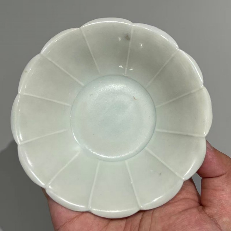 明代 湖田窑青白釉花口碟一对 - 图7