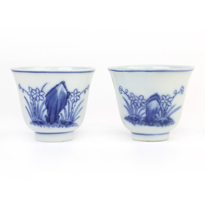清光绪 青花洞石水仙图杯一对 - 图3