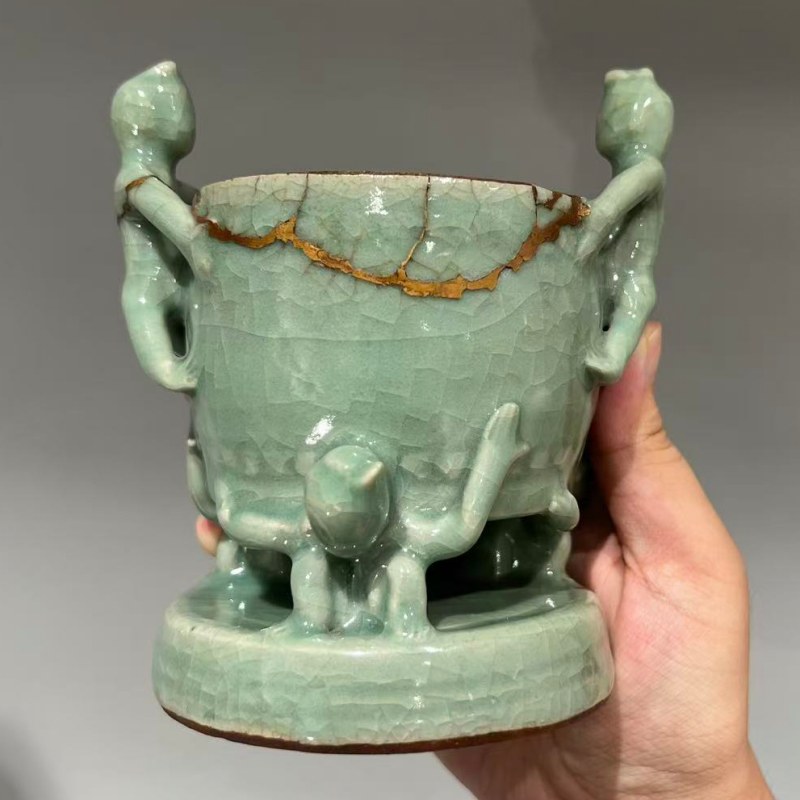 明代 龙泉窑人物鼓钉香薰 - 图6