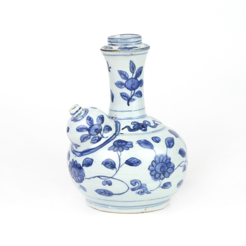 明万历 青花缠枝莲纹军持 - 图1