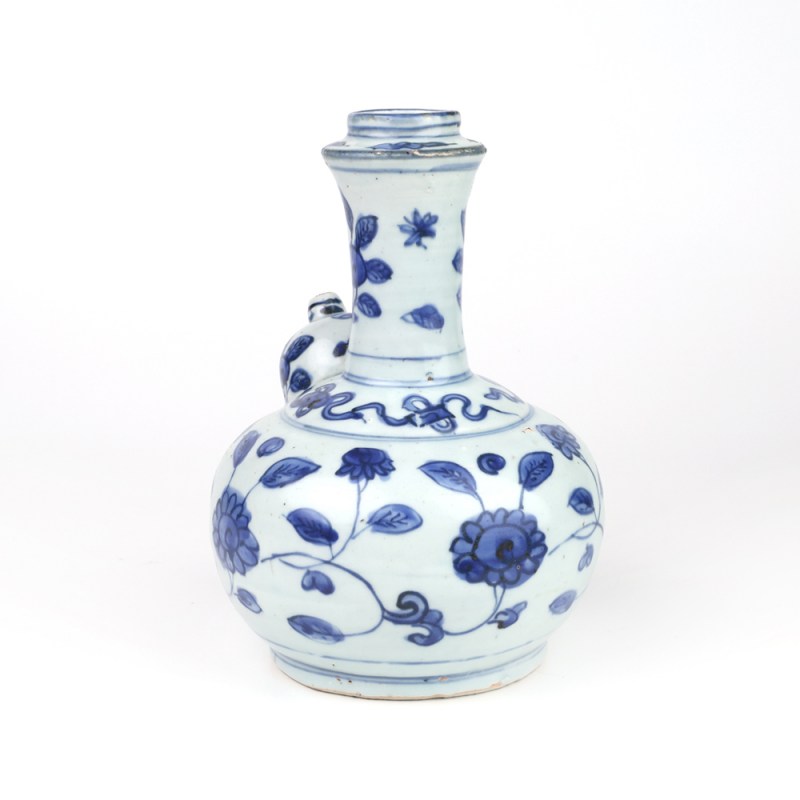 明万历 青花缠枝莲纹军持 - 图3