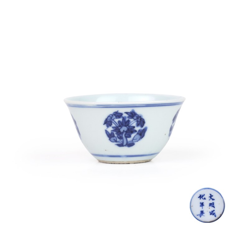 明晚期 青花团花纹卧足杯 - 图1