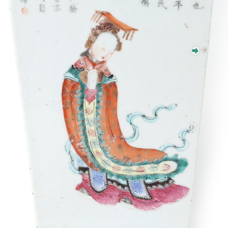 清晚期 粉彩无双谱人物纹四方兽耳瓶 - 图5