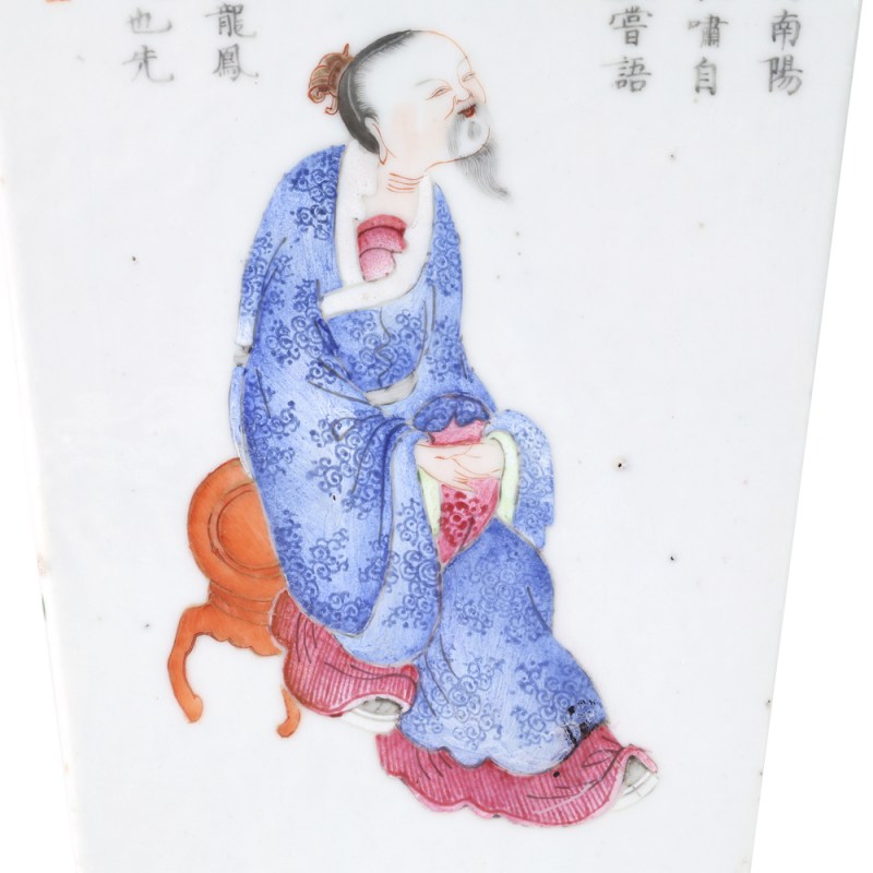 清晚期 粉彩无双谱人物纹四方兽耳瓶 - 图6