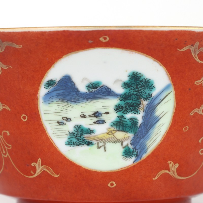 清乾隆 珊瑚红地开光粉彩山水纹碗 - 图4